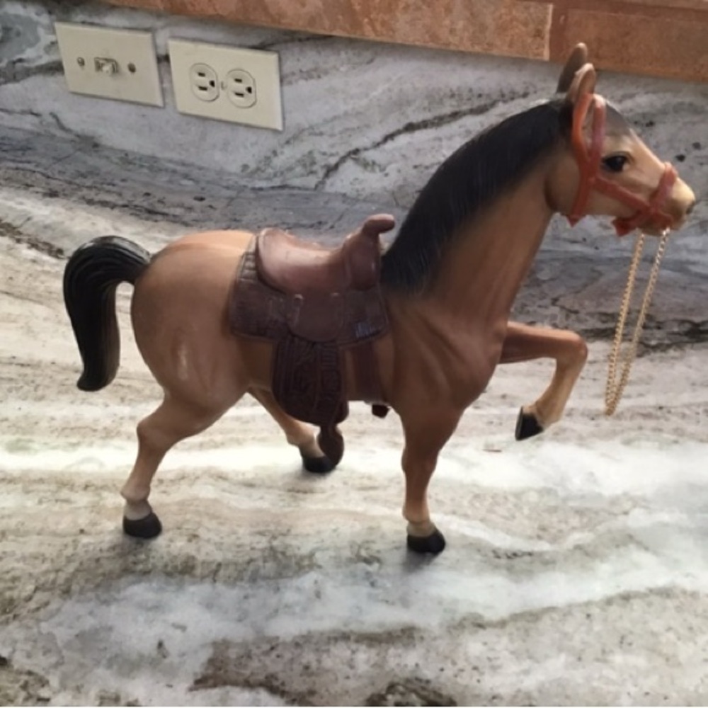 Breyer type plastic vintage collectible bay horse with  tack